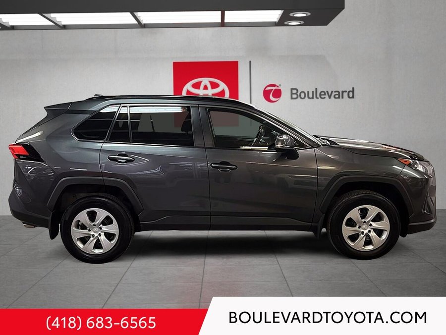 Toyota RAV4 LE 2021 Gris