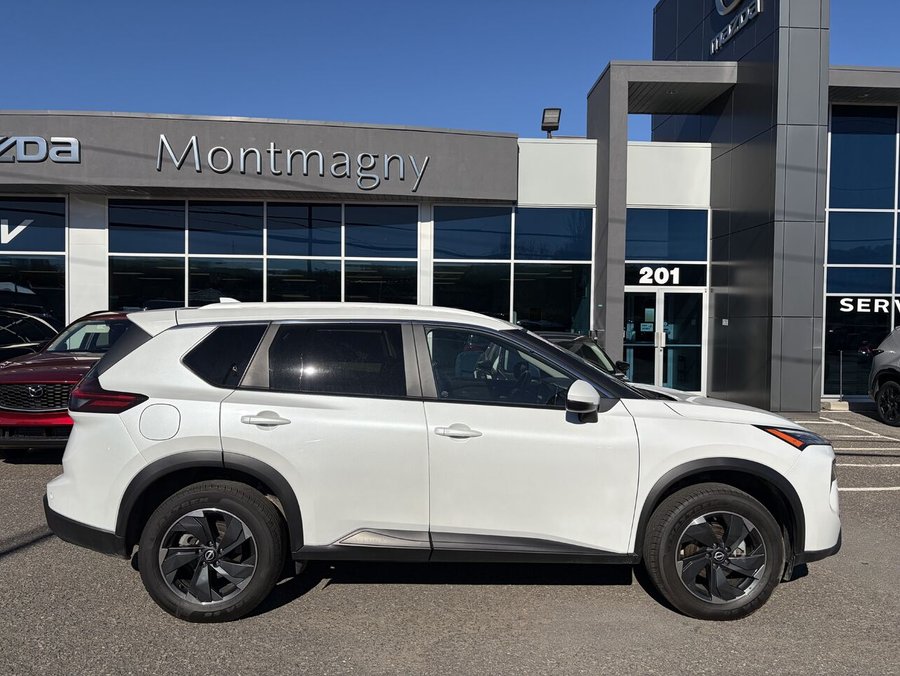 2025 Nissan Rogue SV TI avec ensemble toit ouvrant White