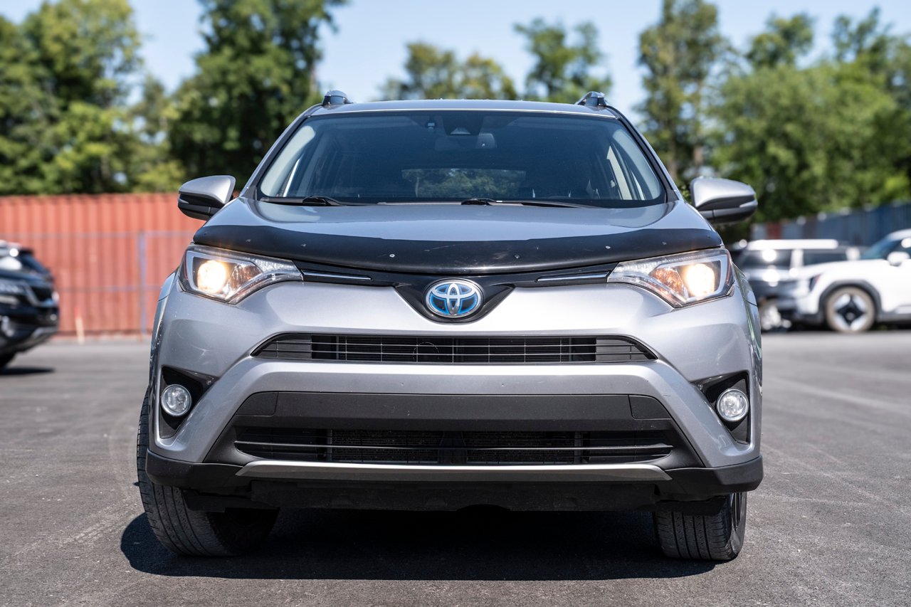 2018 Toyota RAV4 Grey Gatineau - photo #1