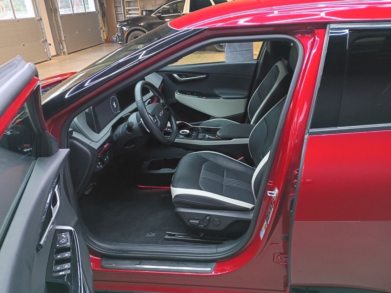2024 Kia EV6 Red Blainville - photo #17