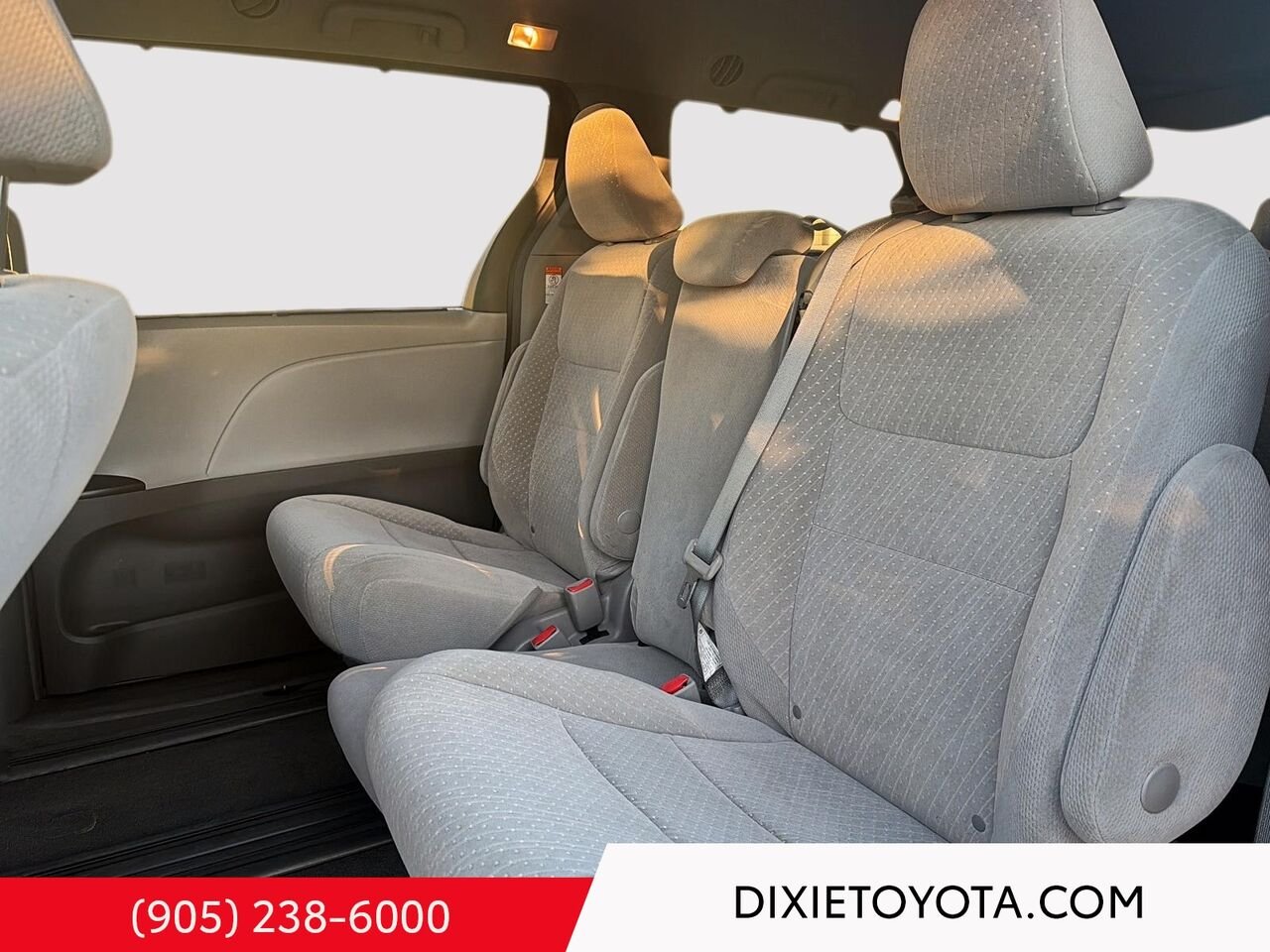 2019 Toyota Sienna LE FWD / HEATED SEATS / TOYOTA SAFETY SENSE / BACK UP CAMERA Grey Mississauga - photo #18