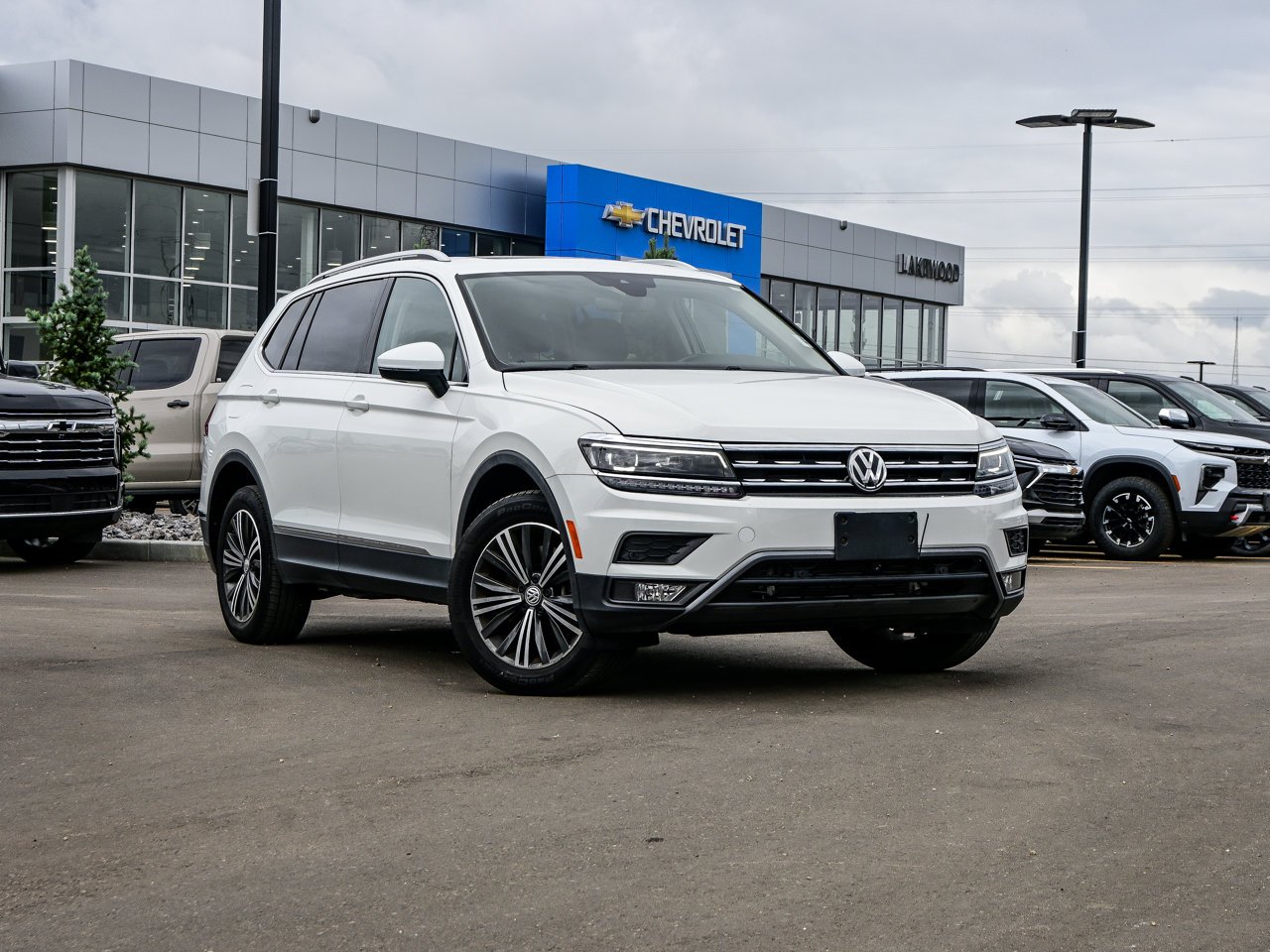 2018 Volkswagen Tiguan Highline 4MOTION White Sherwood Park - photo #1