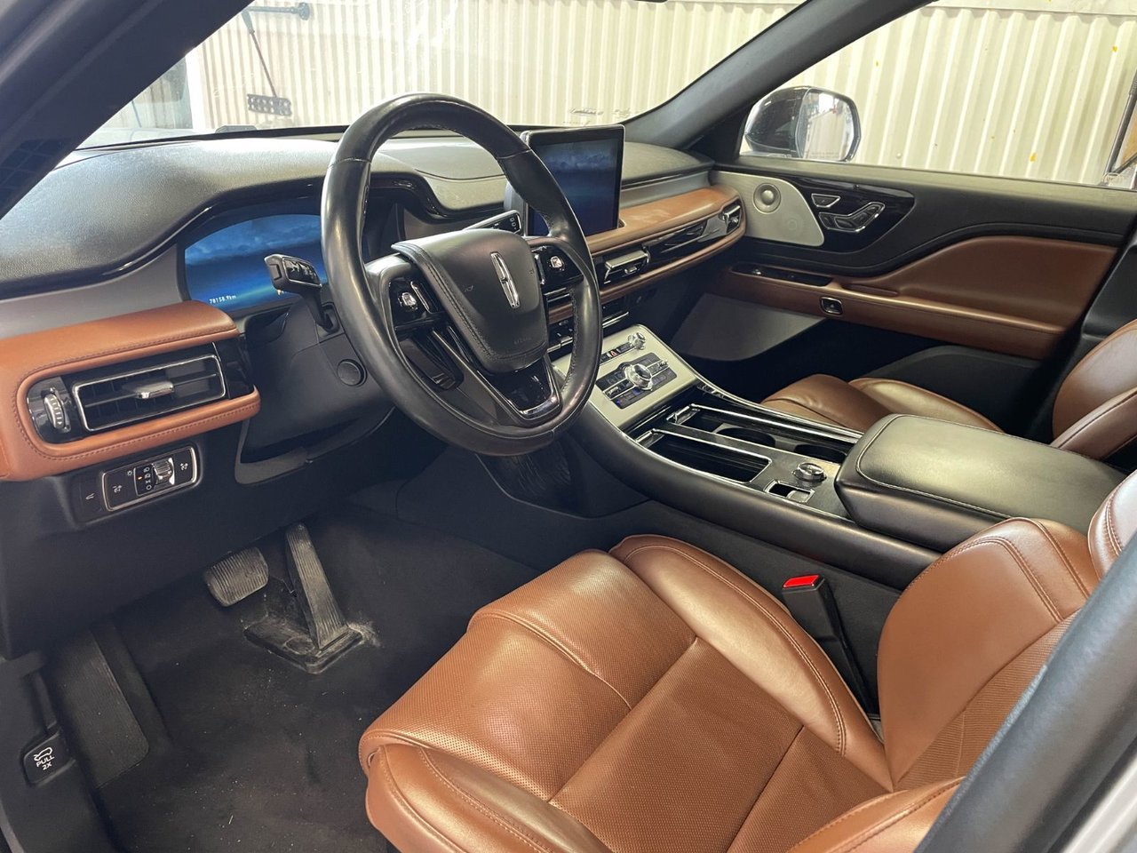 Lincoln Aviator RESERVE AWD *TOIT* NAV CUIR SIÈGES VENTIL CAM 360 2023 Gris Saint-Jérôme - photo #10
