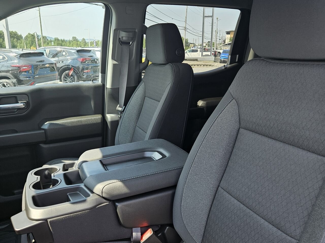 GMC Sierra 1500 Pro cabine multiplace 4RM 157 po 2026 Noir onyx Thetford Mines - photo #15