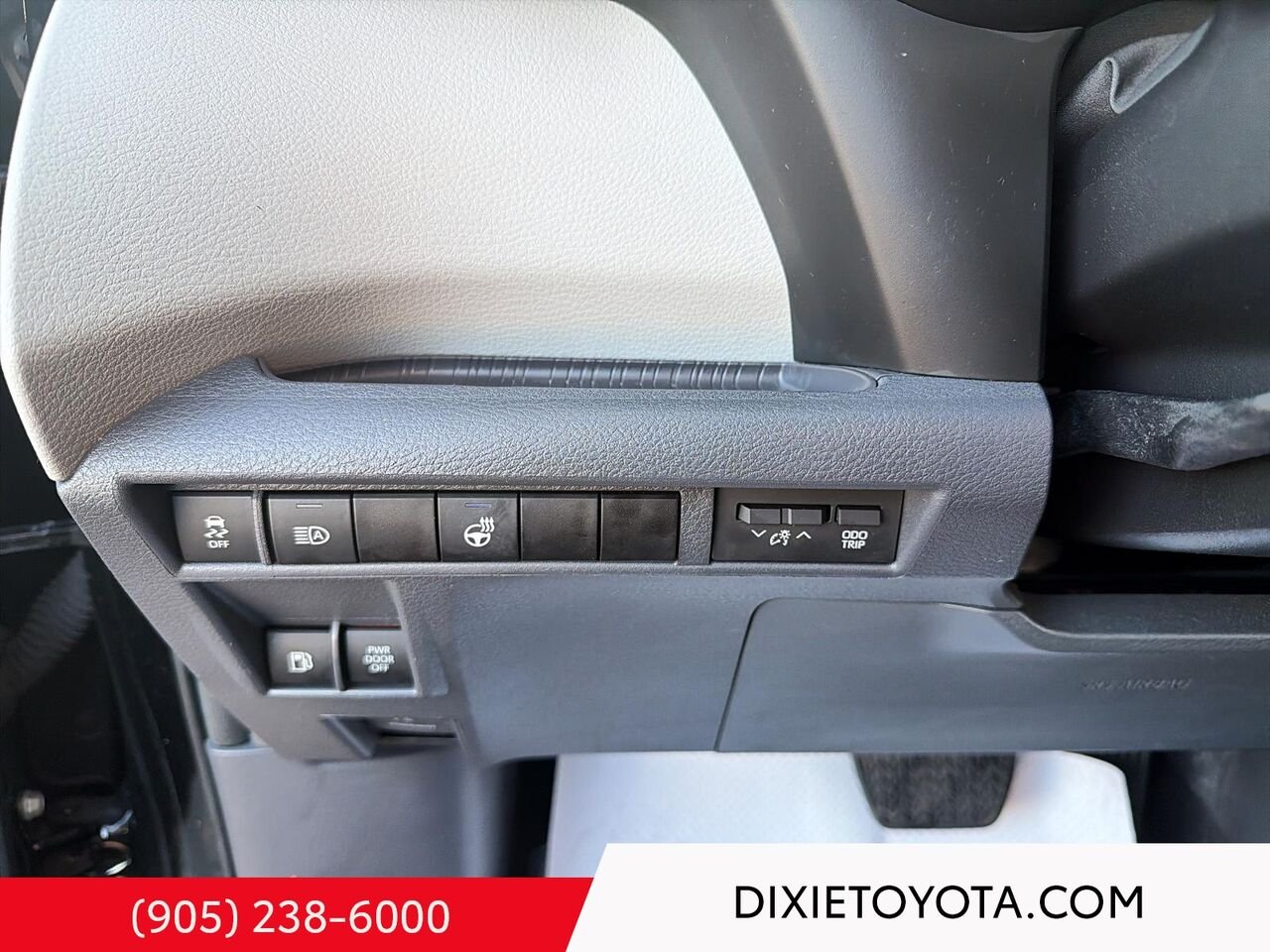 2023 Toyota Sienna HYBRID LE AWD / HEATED SEATS / TOYOTA SAFETY SENSE / CARPLAY AND ANDROID AUTO Black Mississauga - photo #11