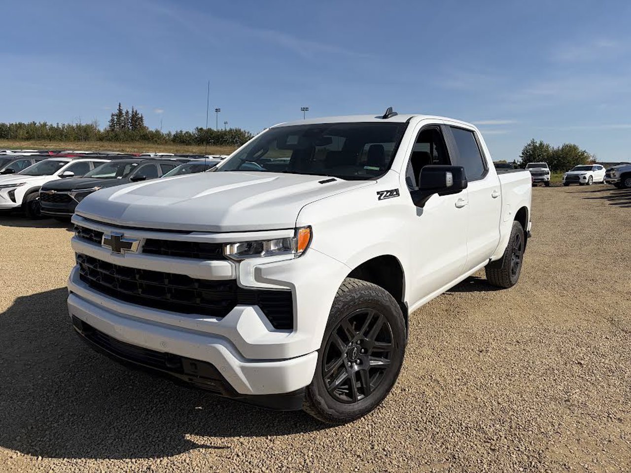 2025 Chevrolet Silverado 1500 4WD Crew Cab 147 RST White Sherwood Park - photo #2