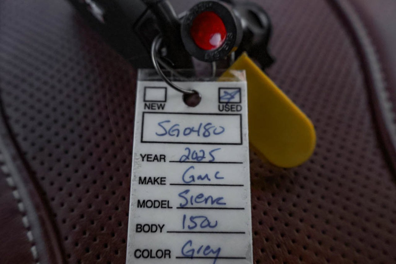 2025 GMC Sierra 1500 4WD Crew Cab 147 Denali Ultimate Grey Sherwood Park - photo #35