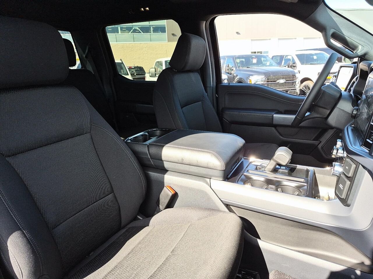 Ford F-150 2F347 | XLT cabine SuperCrew 4RM caisse de 5,5 pi 2026 Bleu antimatière métallisé Saint-Jérôme - photo #5