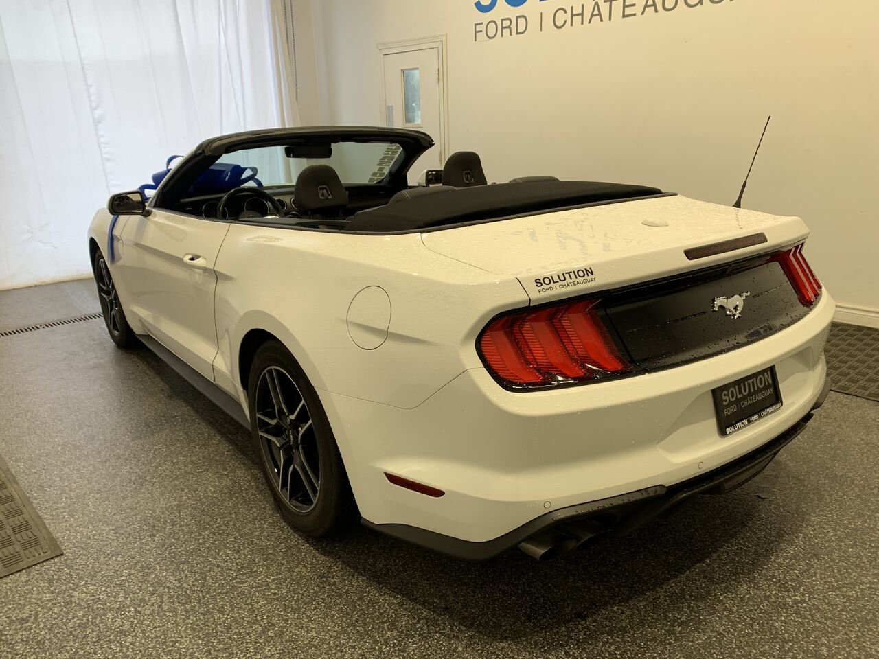 2022 Ford Mustang White Châteauguay - photo #5