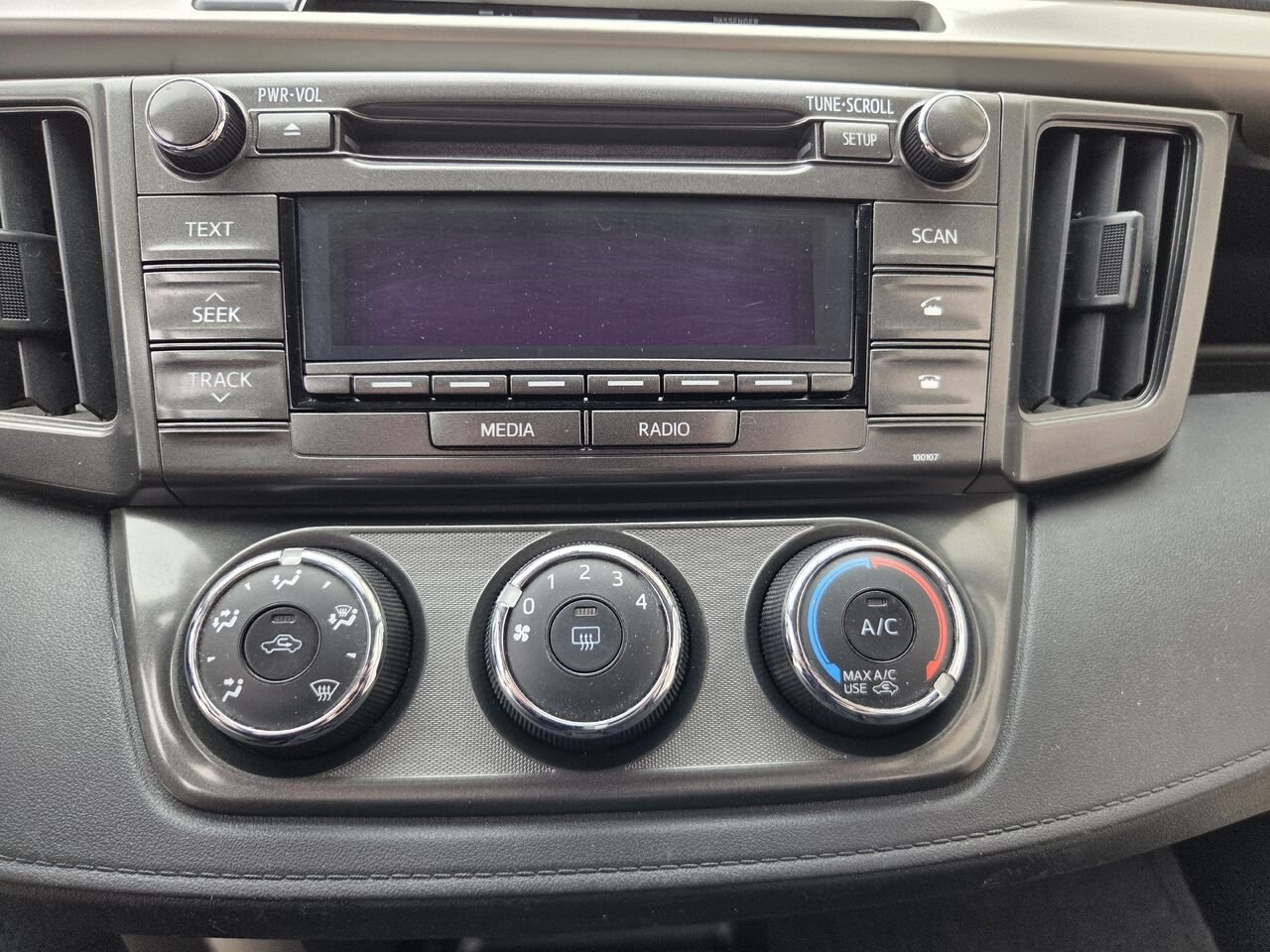 Toyota RAV4 2015 Argent Mont-Laurier - photo #16