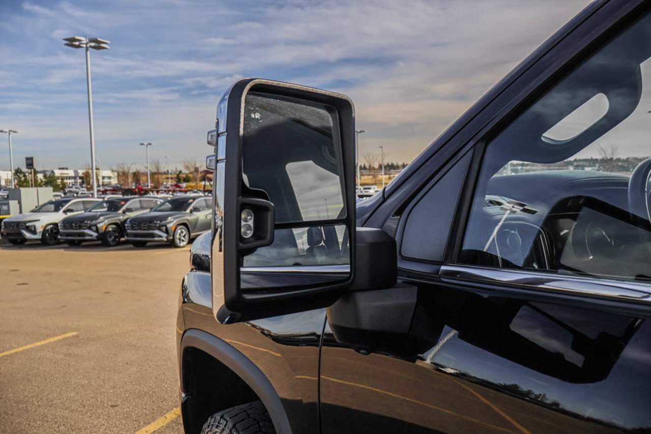 2022 Chevrolet Silverado 3500HD 4WD Crew Cab 159 High Country Black Sherwood Park - photo #13