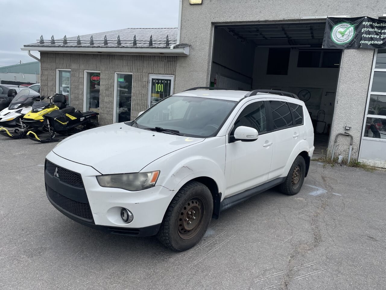 2010 Mitsubishi Outlander White  - photo #9