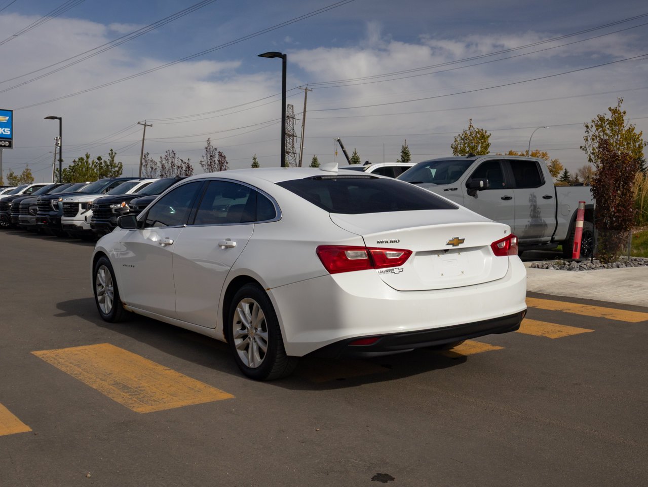 2017 Chevrolet Malibu 4dr Sdn LT w/1LT White Sherwood Park - photo #7