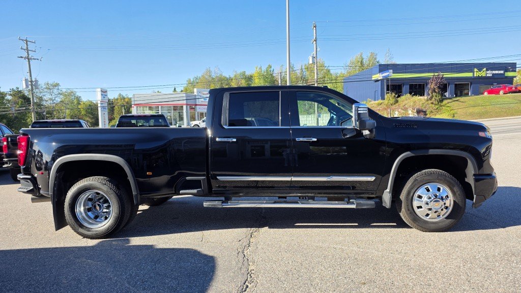 CHEVROLET Silverado 3500HD K3500 SILVERADO CREW CAB HIGH COUNTRY L/BOX DURAMAX DRW (3LZ) 2026 Noir Mont-Laurier - photo #3