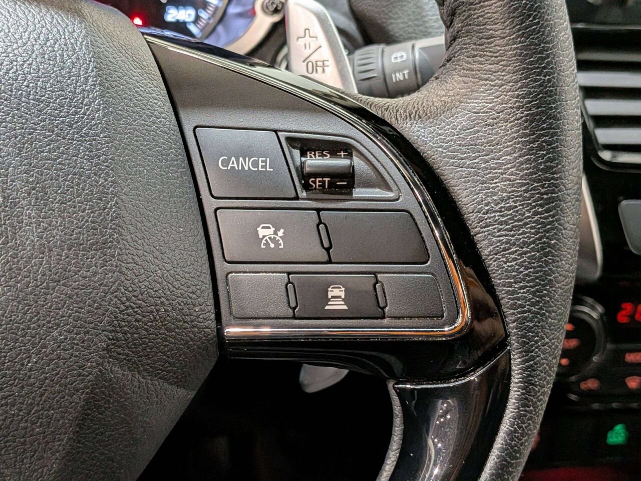 2025 Mitsubishi Eclipse Cross SEL S-AWC White Val-David - photo #18