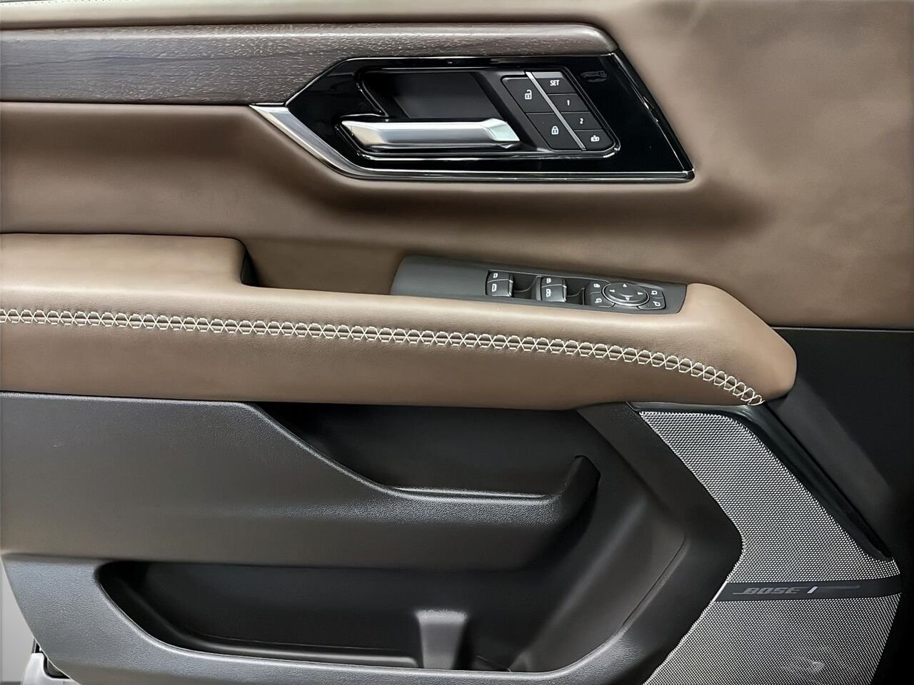 GMC Yukon DENALI ULTIMATE 4RM 2027 NOIR ONYX Saint-Hyacinthe - photo #10