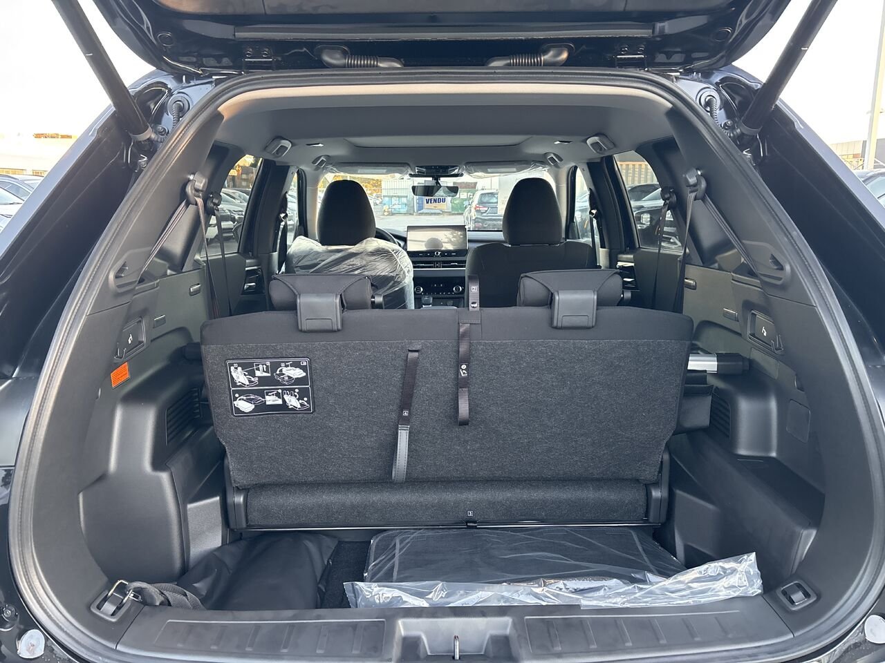 2026 Mitsubishi Outlander Plug-In Hybrid Labrador Black Pearlescent Saint-Eustache - photo #2