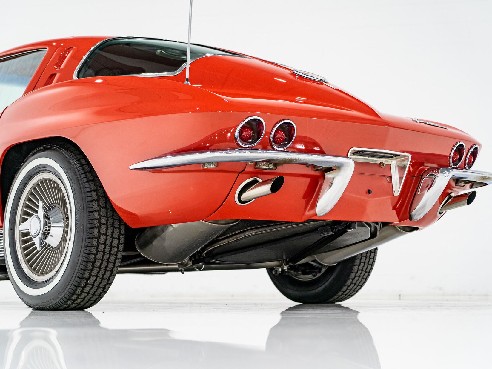 Chevrolet Corvette Split window matching# 327 Factory A/C | PRICE IN USD 1963 Rouge Montréal - photo #5