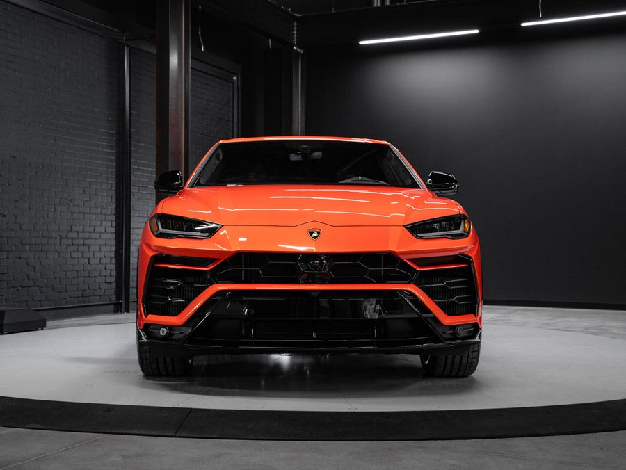 2022 Lamborghini Urus 2022 Orange
