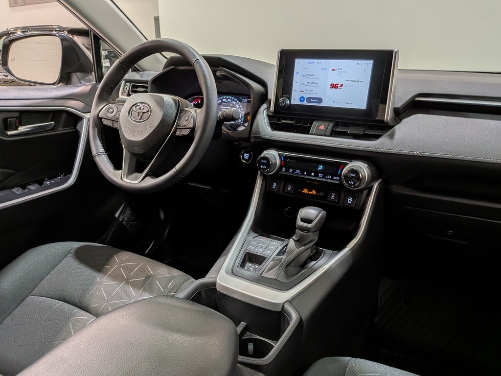 Toyota RAV4 XLE AWD 2024 Gris Val-David - photo #20