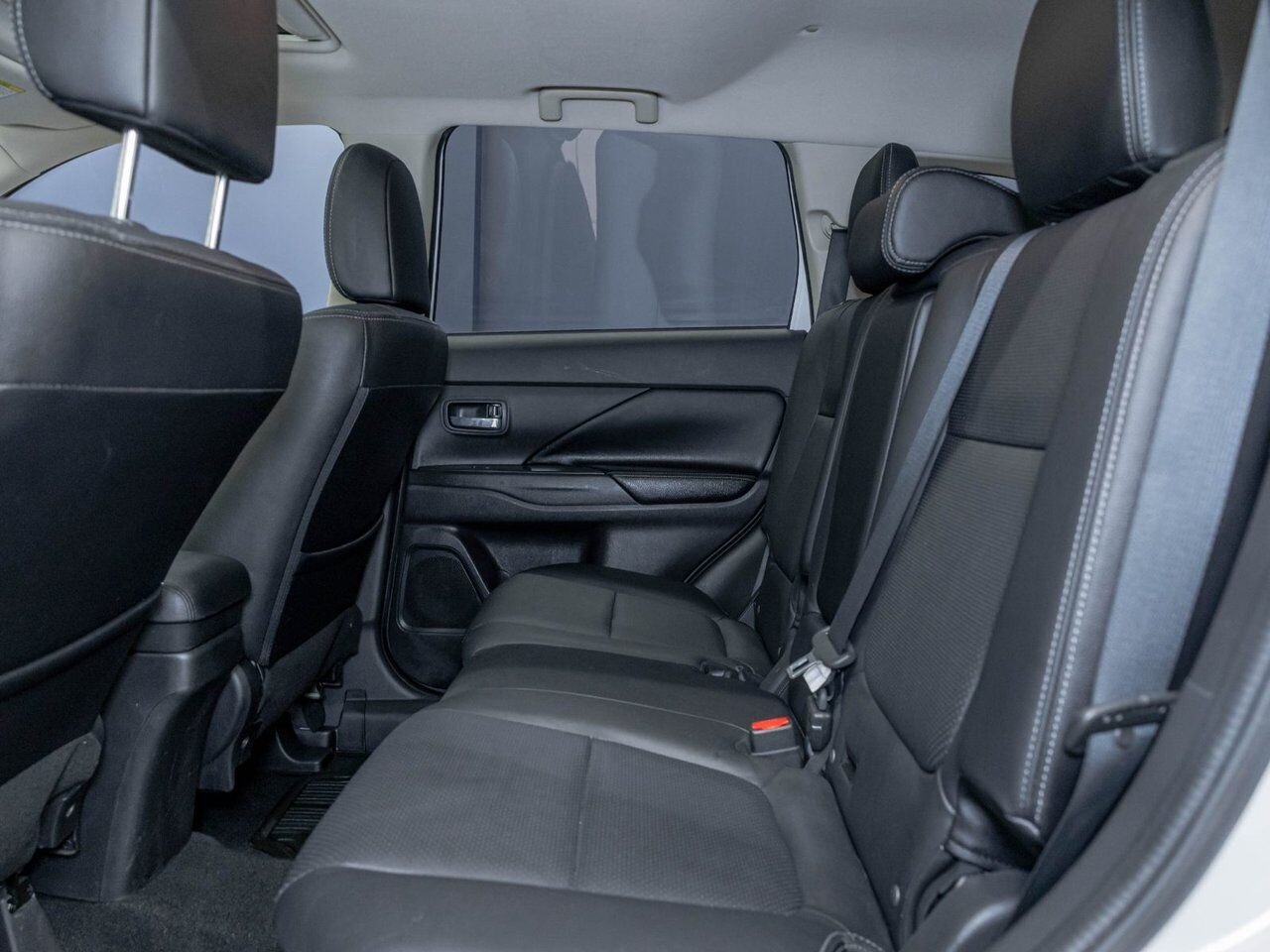 Mitsubishi Outlander ES AWD *TOIT* CUIR 7 PLACES SIÈGES CHAUFF CAM 360 2018 Blanc Saint-Jérôme - photo #27