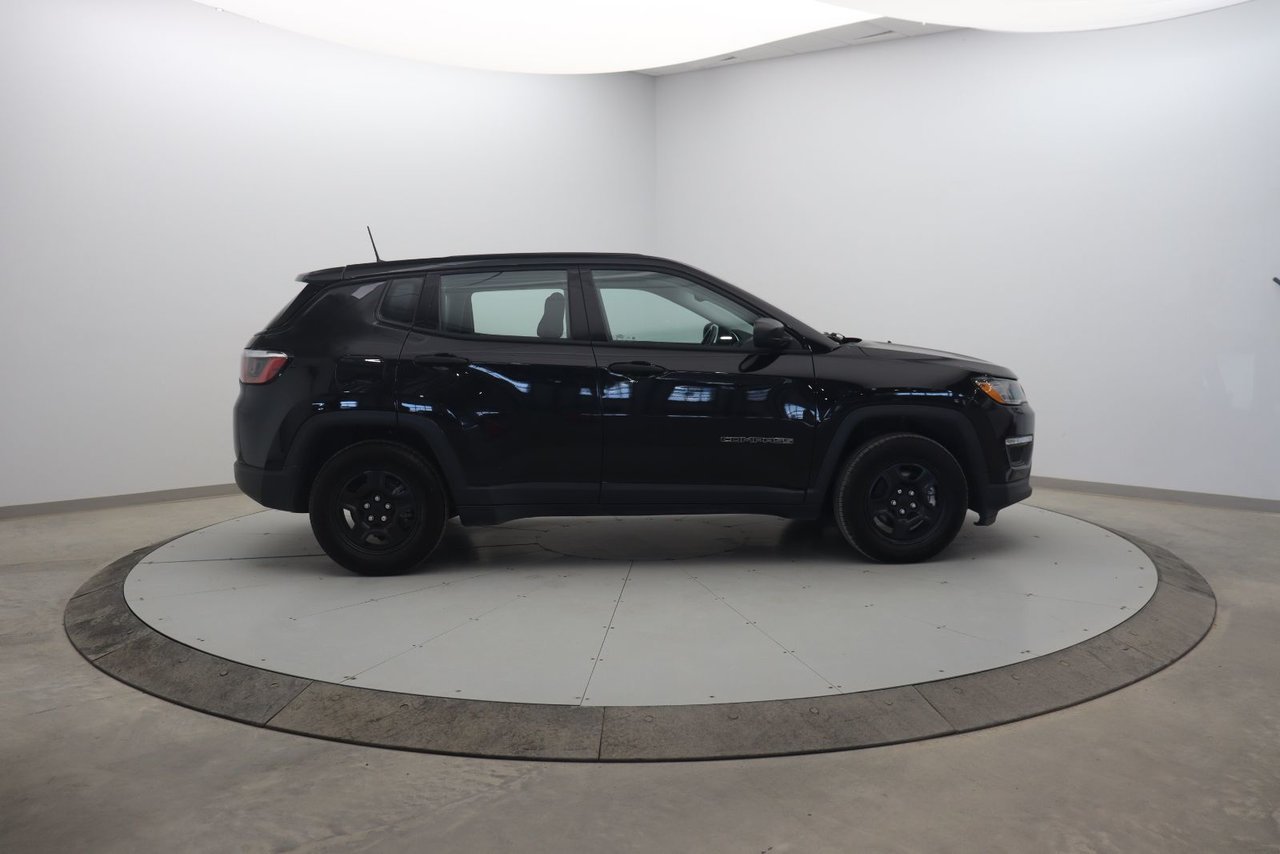Jeep Compass NIV 3C4NJCAB3LT114859 2020 Noir Chicoutimi - photo #2
