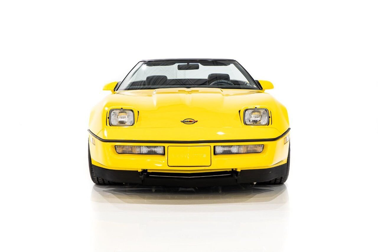 Chevrolet Corvette Pace Car livery with only 17,380km (10,800miles) 1986 Jaune Montréal - photo #2