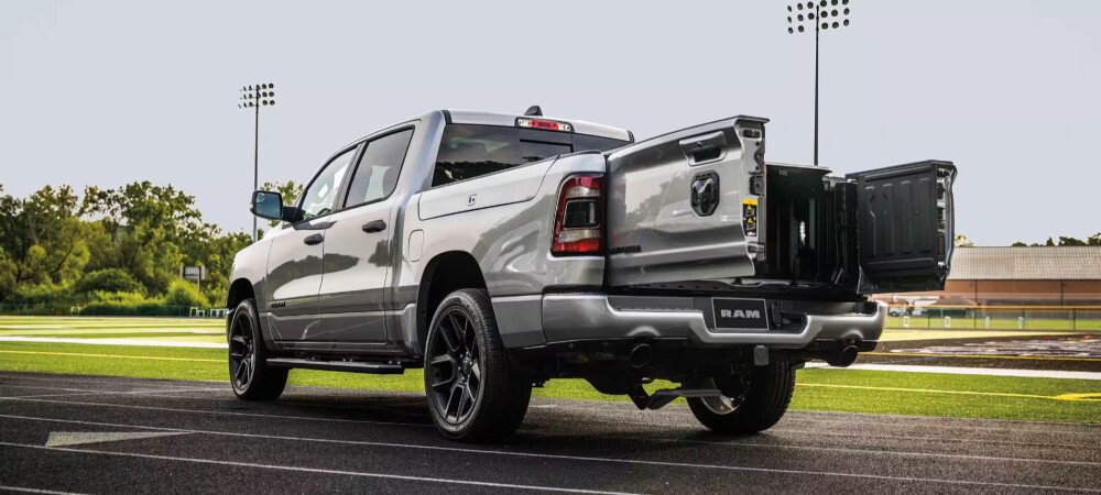 2024 RAM 1500 Silver Saint-Eustache - photo #1