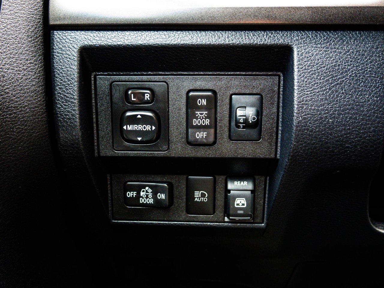 2019 Toyota Tundra 4x4 Crewmax SR5 Plus 5.7L Blue Sherwood Park - photo #18