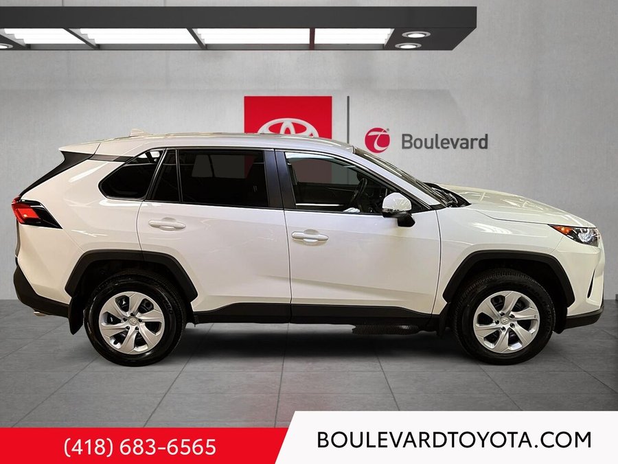 Toyota RAV4 LE, AWD 2025 Blanc