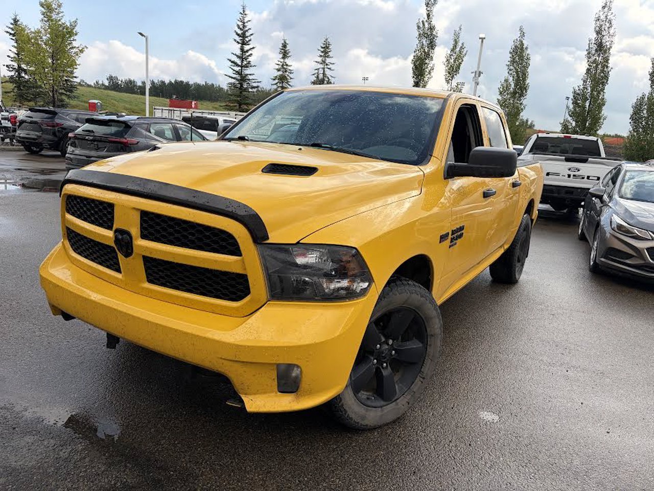 2019 Ram 1500 Classic ST 4x4 Crew Cab 5'7 Box Construction Yellow Sherwood Park - photo #2