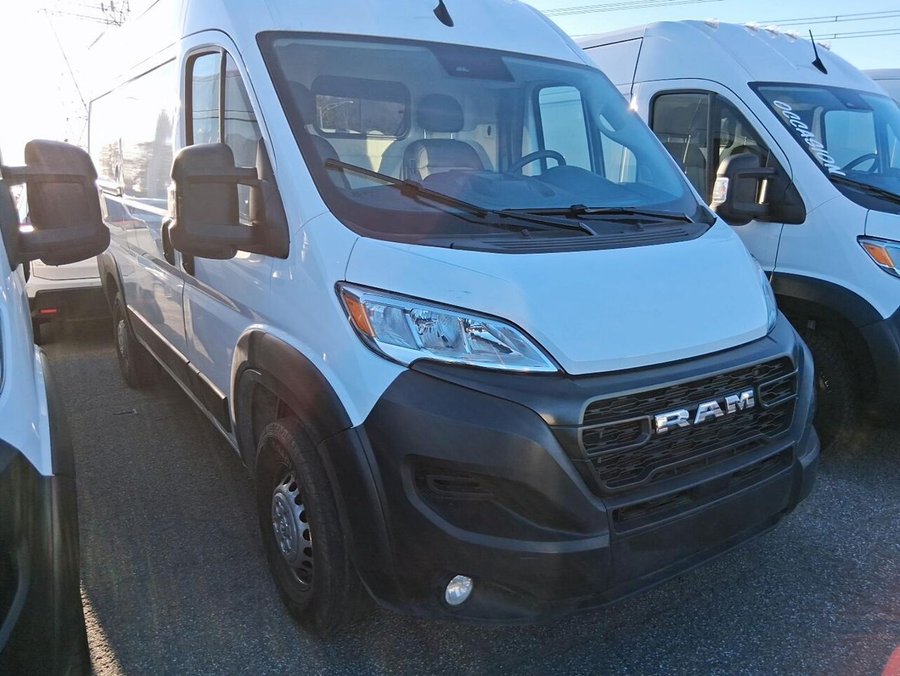 Ram ProMaster fourgonnette utilitaire 2500 Tradesman toit élevé 136 po avec siège passager 2026 Blanc