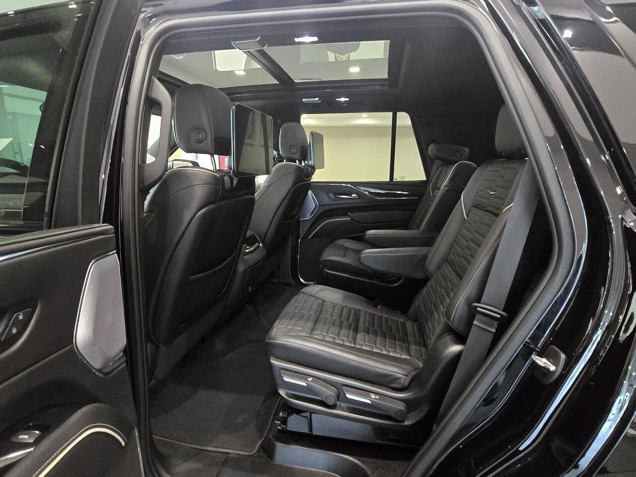 2024 Cadillac Escalade PLATINUM SPORT AWD FINANCEMENT À PARTIR 3.99% Black Laval - photo #10