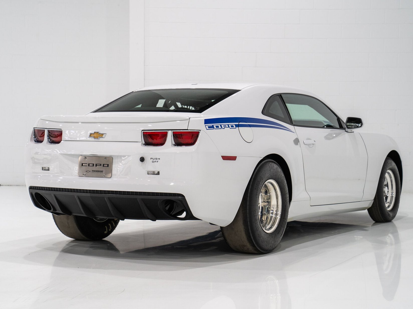 Chevrolet COPO Camaro 327 #15 of 69 1 of 20 Voiture D'accélération d'usine / Exemple Neuf Jamais Couru **PRIX EN USD** 2012 Blanc Montréal - photo #24
