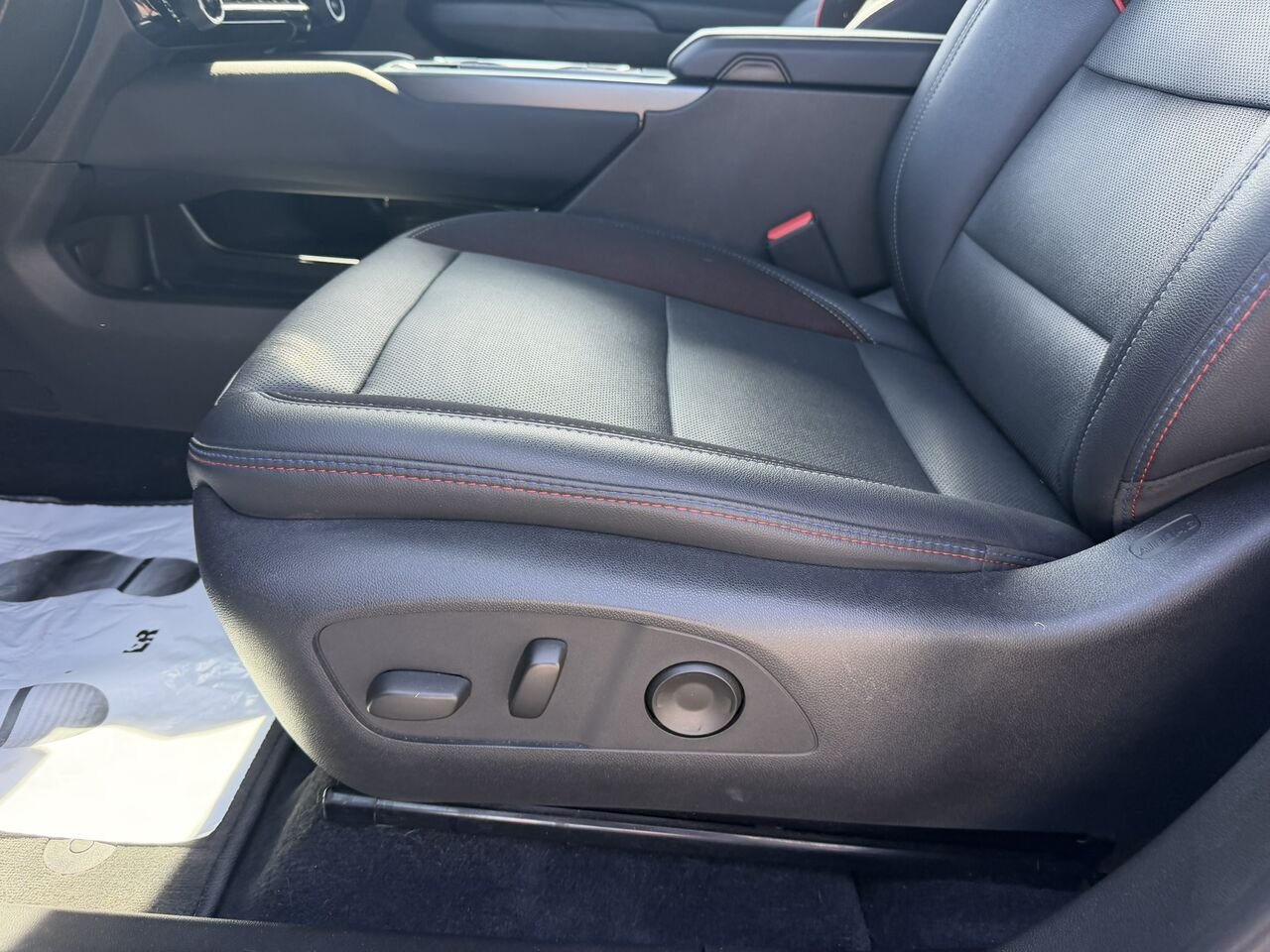 2024 Chevrolet Equinox EV 2RS White Laval - photo #20