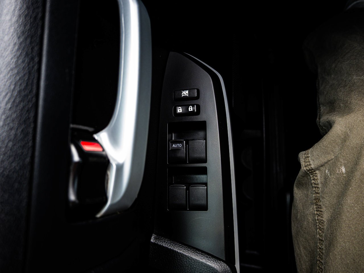 2019 Toyota Tundra 4x4 Crewmax SR5 Plus 5.7L Blue Sherwood Park - photo #17