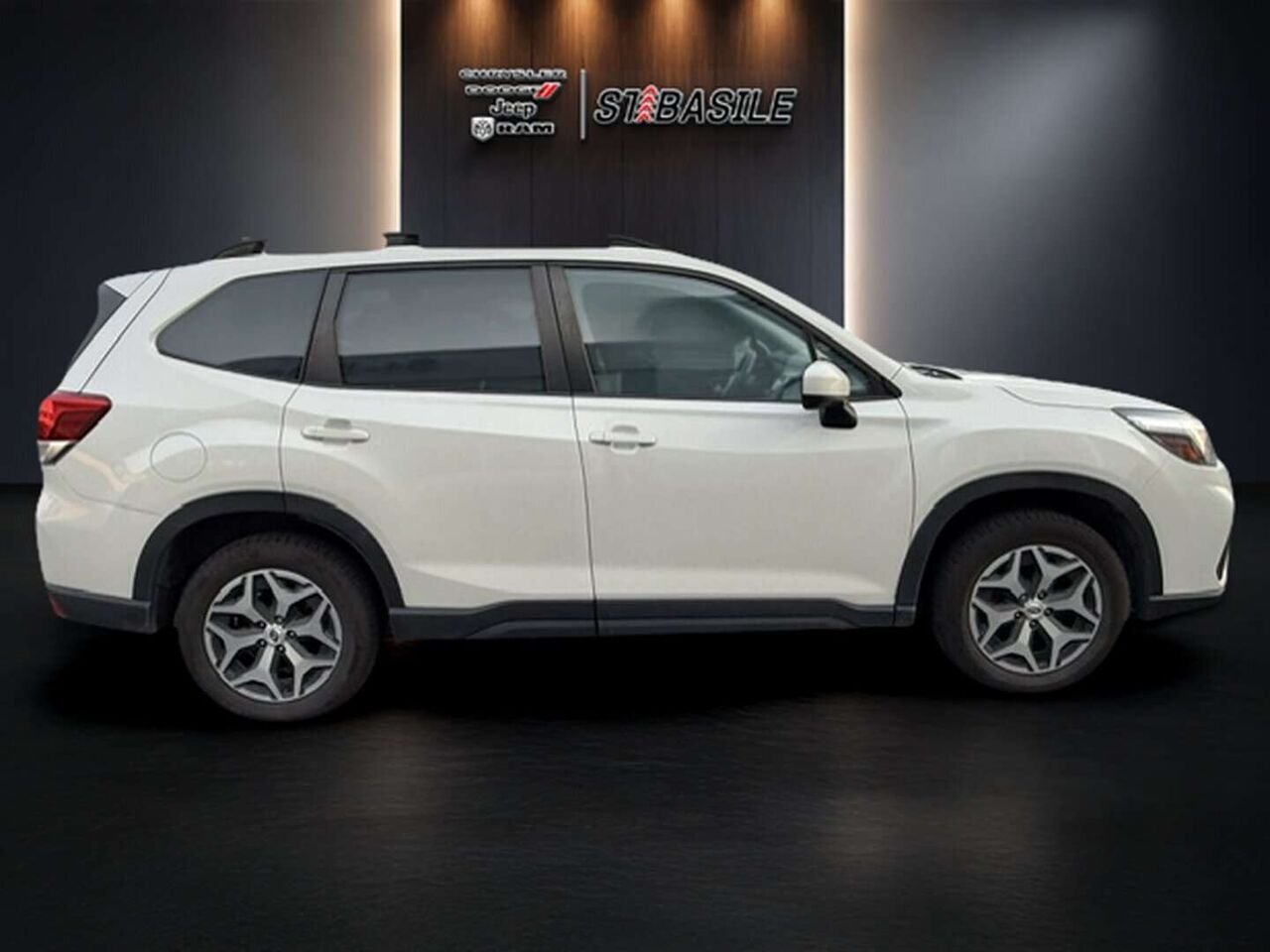 2019 Subaru Forester White Saint-Basile-le-Grand - photo #4