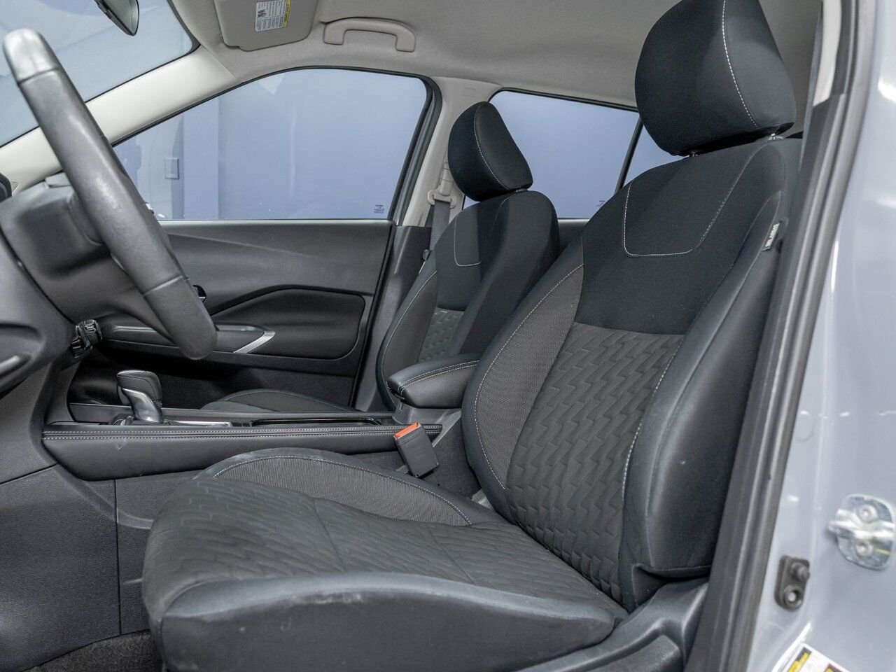 Nissan Kicks SV *SIÈGES CHAUFF* CARPLAY REG ADAPT ALERTES 2023 Gris Saint-Jérôme - photo #9