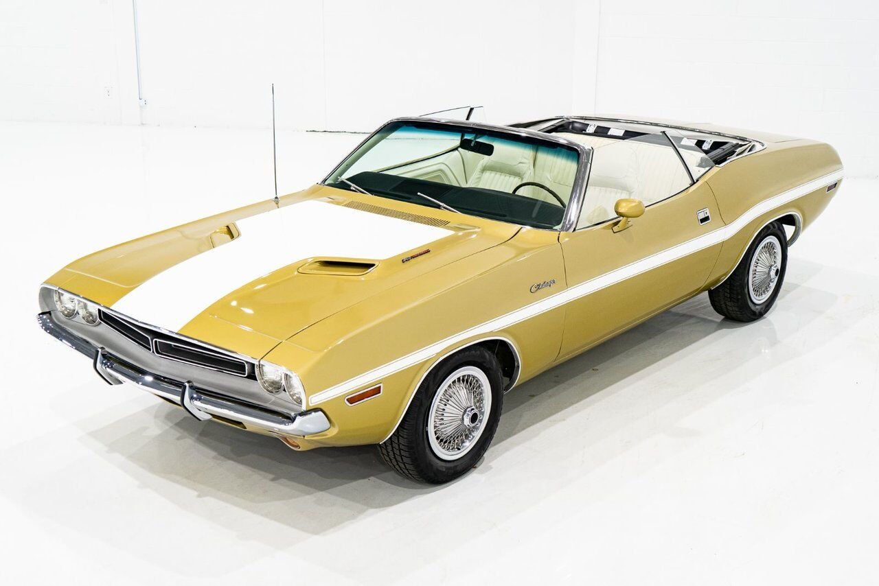 1971 Dodge Challenger *PRIX EN USD* Convertible Fully restored to desirable specifications Gold Montreal - photo #59