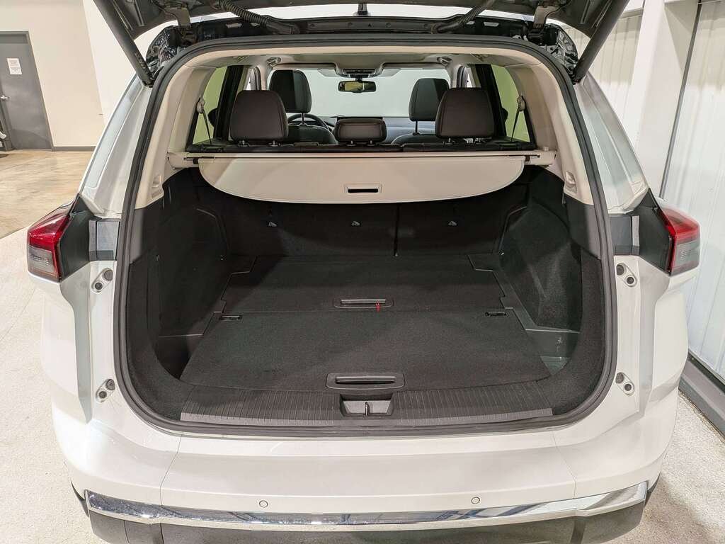 2024 Nissan Rogue AWD Platinum White Val-David - photo #8