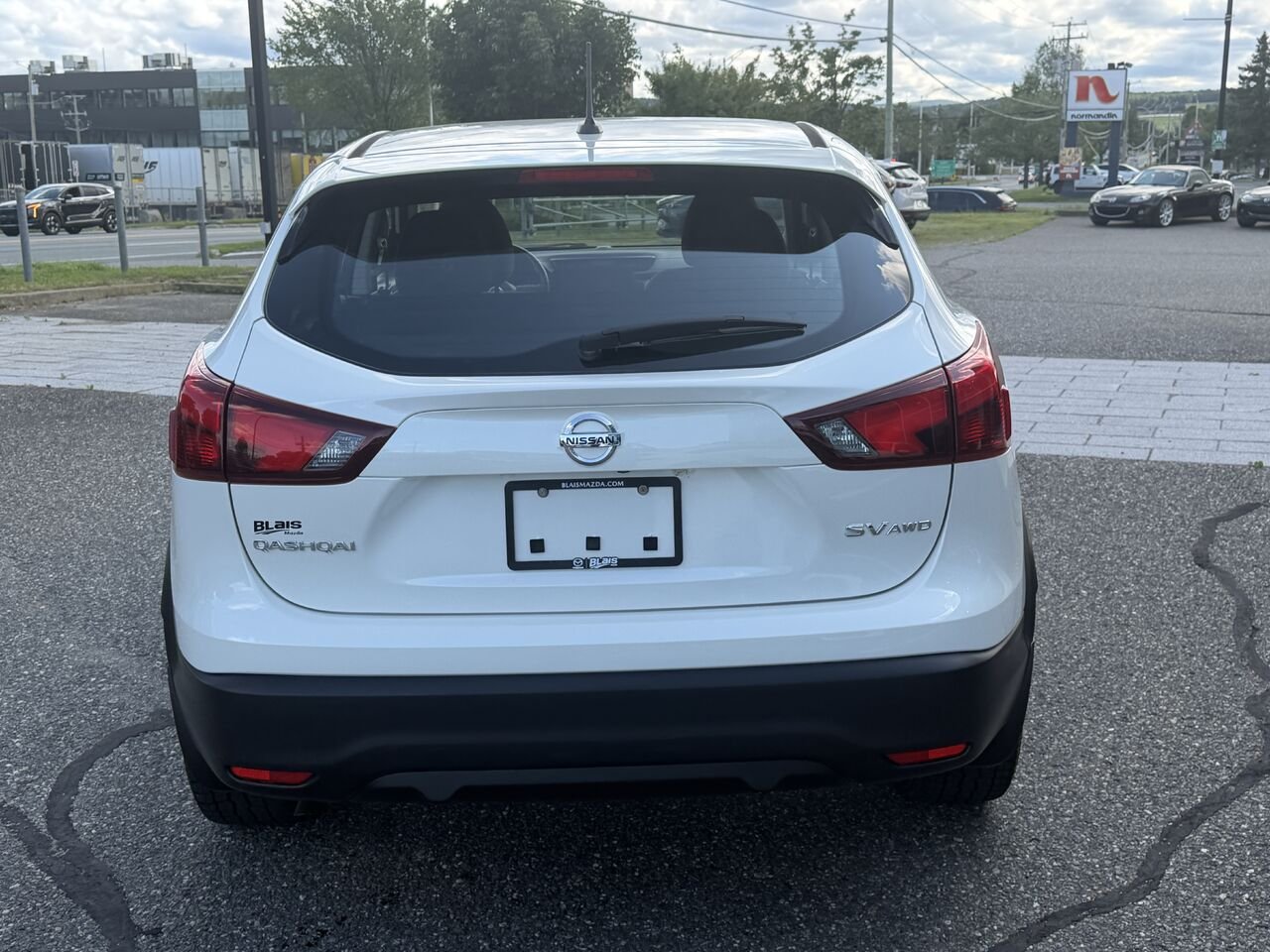 2018 Nissan Qashqai White Ste-Marie - photo #5
