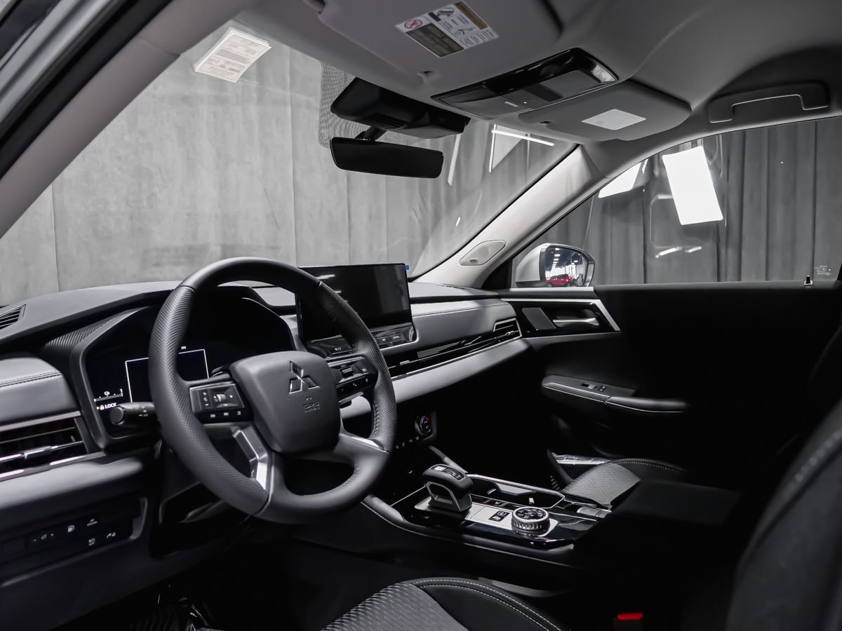 Mitsubishi Outlander PHEV ES 2026 Gris graphite métallisé Montréal - photo #13