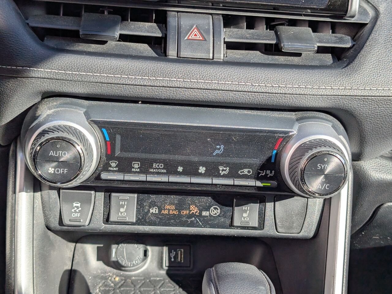 Toyota RAV4 Hybride LE HYBRID/SIÈGES CHAUFFANTS/CAMÉRA DE RECUL/BLUETOOTH/AC BIZONE 2023 Gris Sherbrooke - photo #10