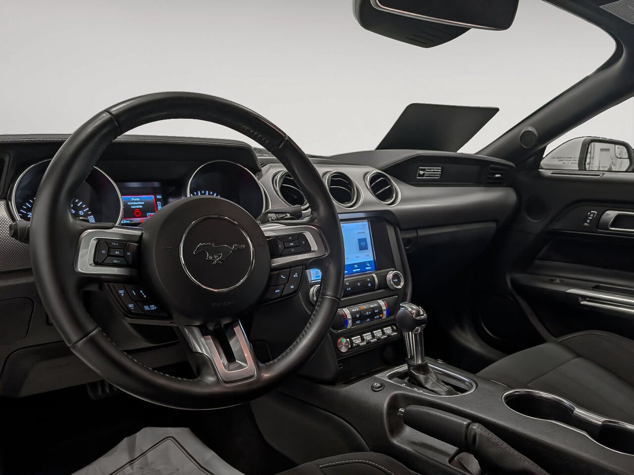 2020 Ford MUSTANG 2.3L EcoBoost Convertible Groupe 101A White Sherbrooke - photo #9