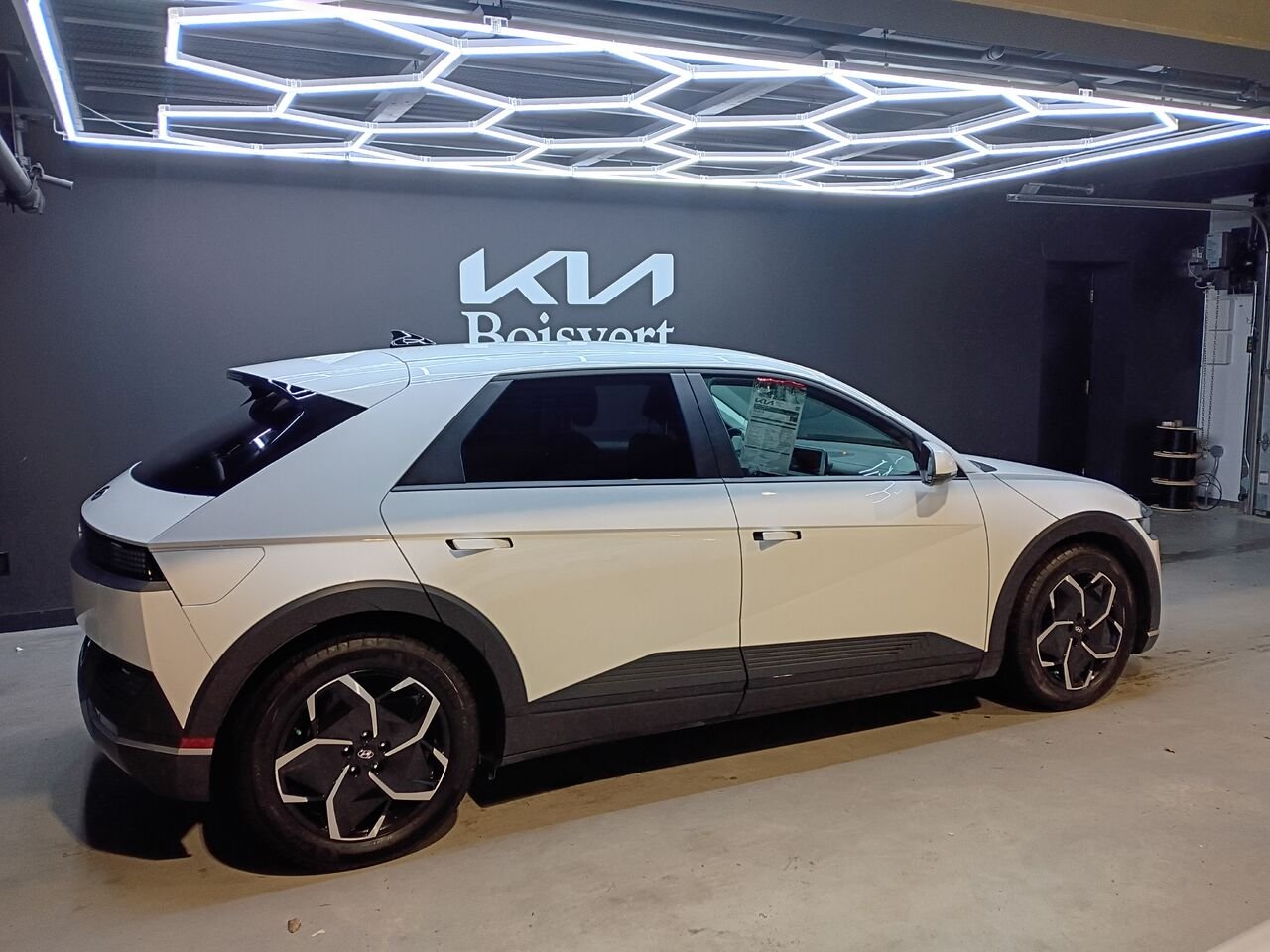 2023 Hyundai IONIQ 5 White Blainville - photo #5