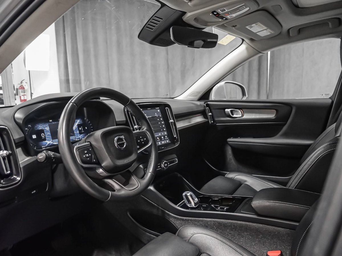 2024 Volvo XC40 B5 PLUS BRIGHT Grey Montreal - photo #1
