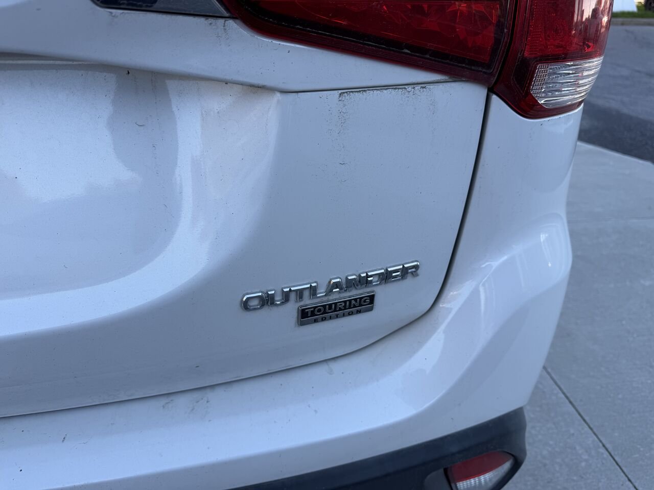 Mitsubishi Outlander awd jamais accidenté toit ouvrant 7 passagers 2018 Blanc Châteauguay - photo #9