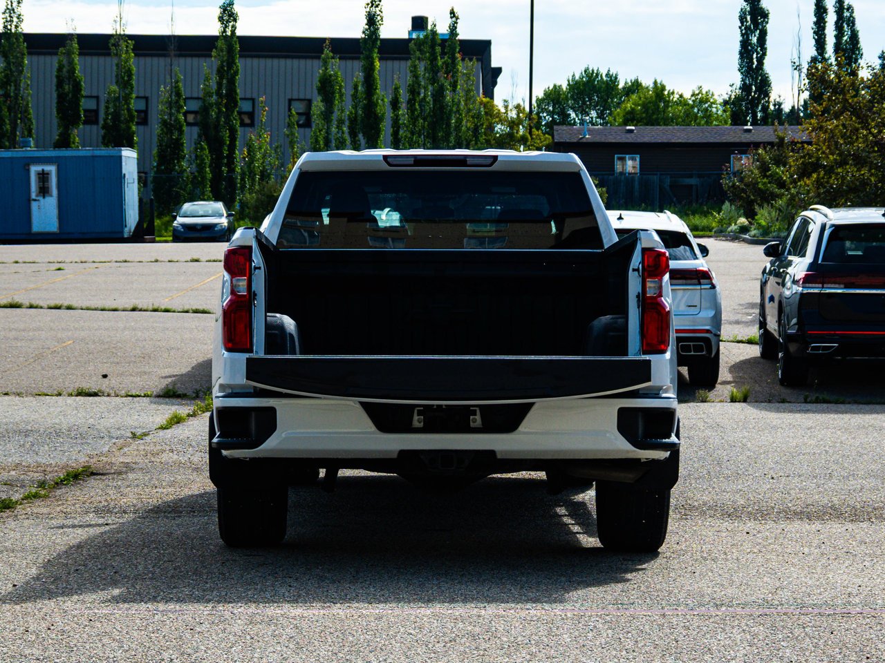 2024 Chevrolet Silverado 1500 4WD Crew Cab 147 RST White Sherwood Park - photo #14
