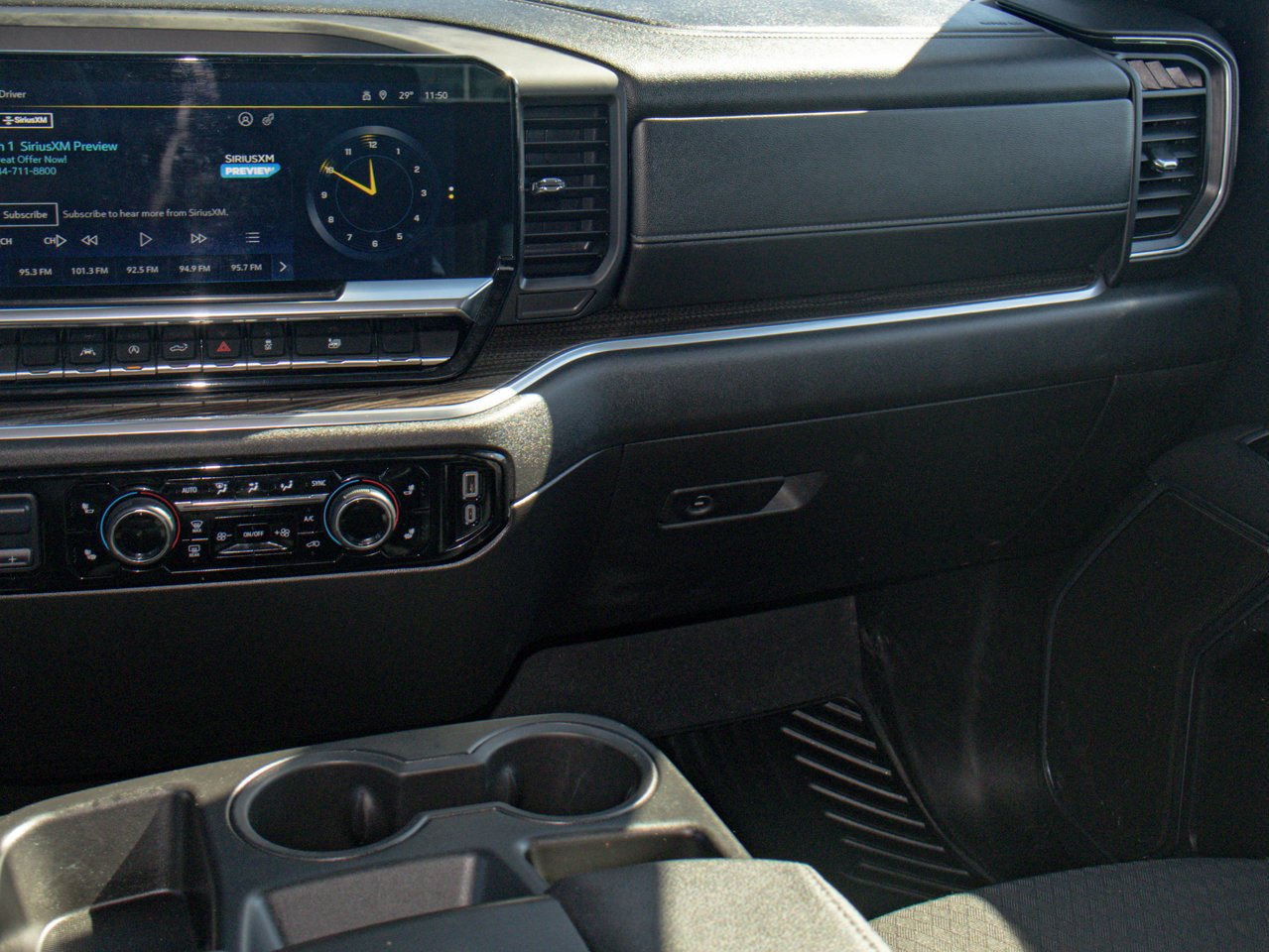 2025 Chevrolet Silverado 1500 4WD Crew Cab 147 LT White Sherwood Park - photo #30