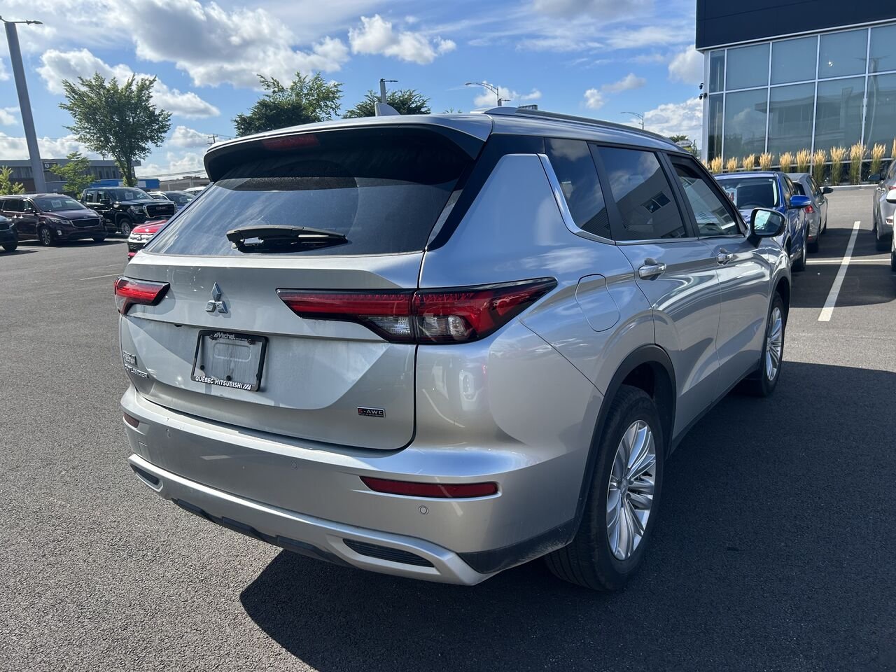 2024 Mitsubishi Outlander Silver Saint-Eustache - photo #9
